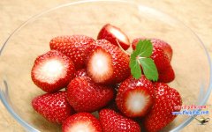 Beautiful_Fresh_Strawberries 2_21.jpg