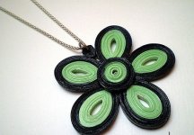 quilled-jewelry-flower-pendant1.jpg